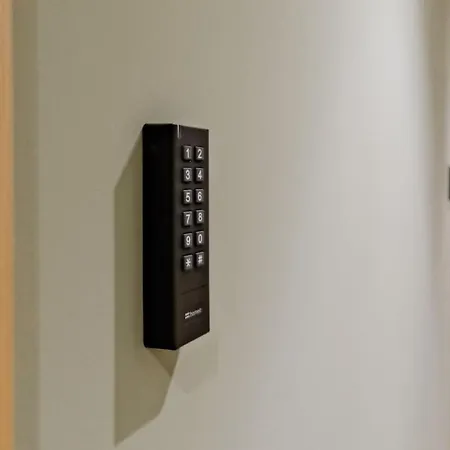 Lovely Fully Equipped Near Subway N12 Апартаменти Лісабон