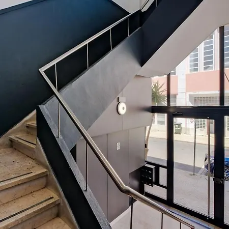 Lovely Fully Equipped Near Subway N12 アパート