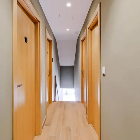アパート Lovely Fully Equipped Near Subway N12 *